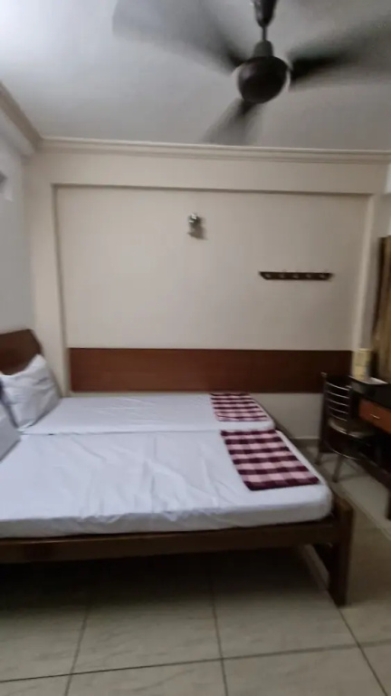 Deluxe Double room (full double bed)