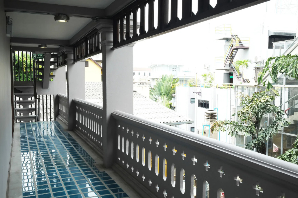 Balcony & Terrace