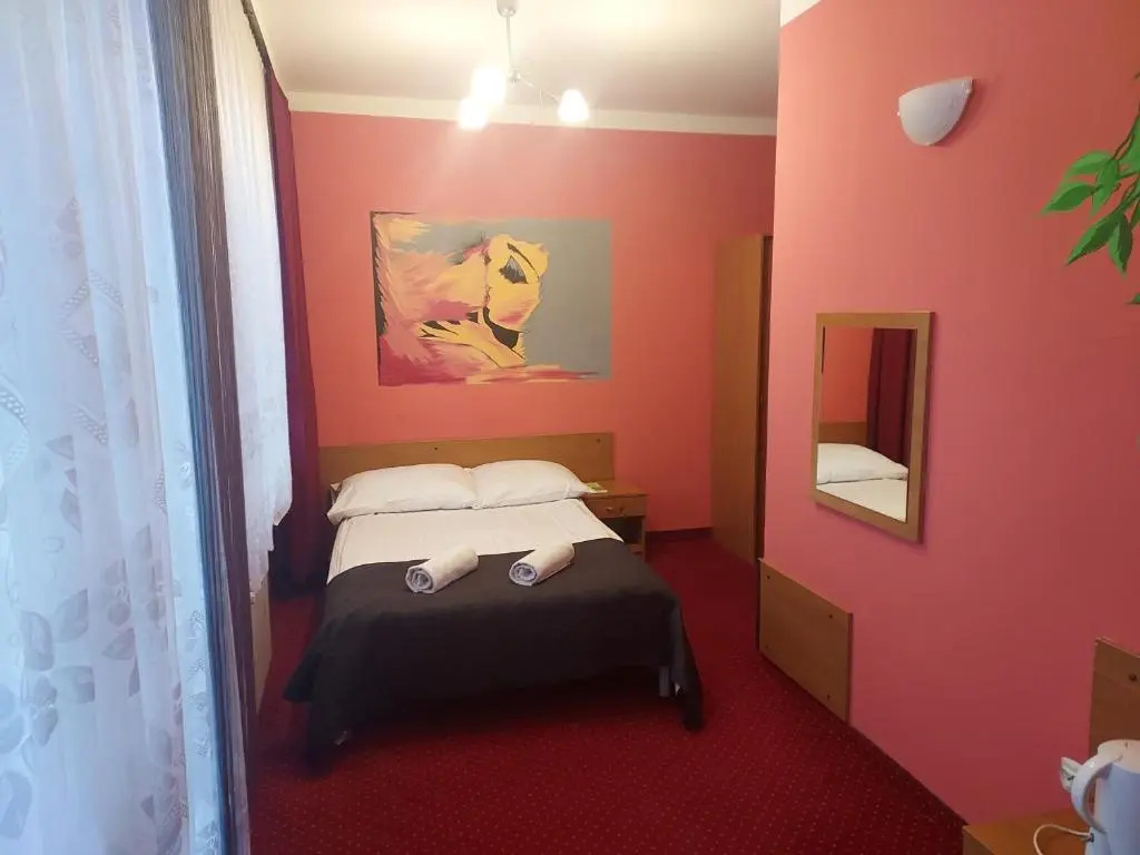 Standard Double room with balcony (full double bed)