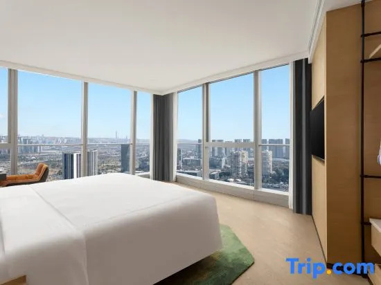 1 Bedroom Deluxe Suite