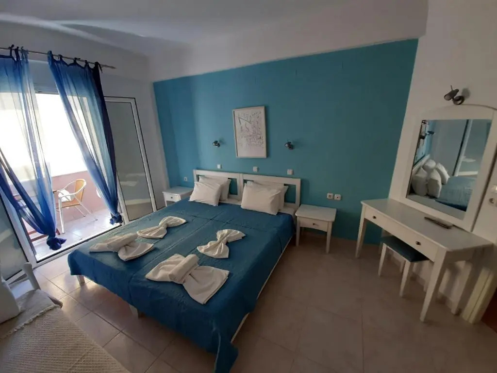 Standard Double room with mountain view (full double bed)
