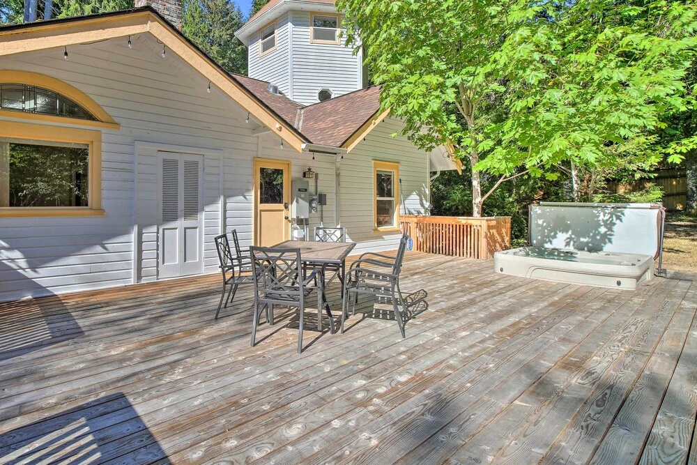 Cozy 'black Bear Retreat' by Mount Rainier!