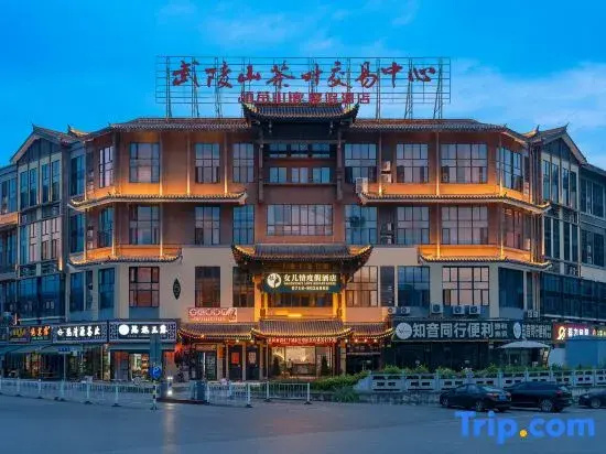 Nverqing Resort Hotel (Enshi Tujia Girl's Town)