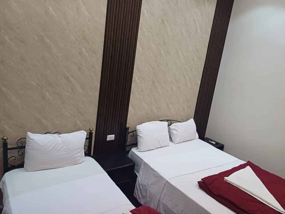 Deluxe Double room (full double bed)