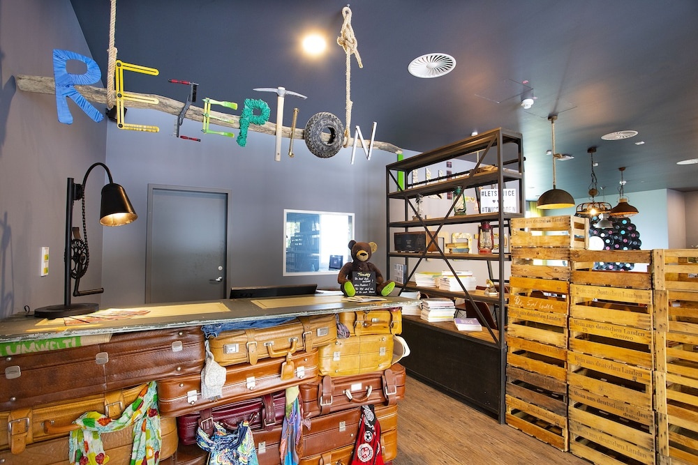 Food & Beverage