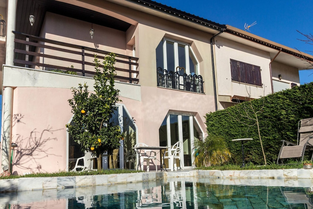 Guest H4U Villa Garden Pool