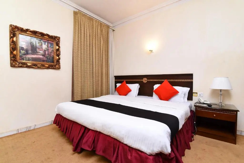 Double Suite (full double bed)