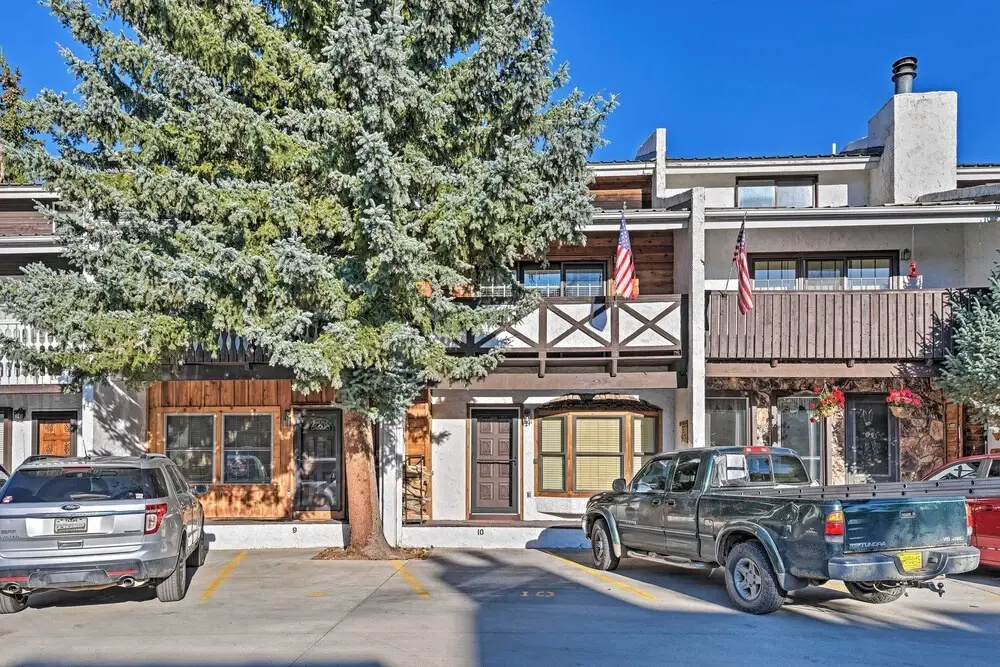Red River Townhome With Balcony & Mtn Views!