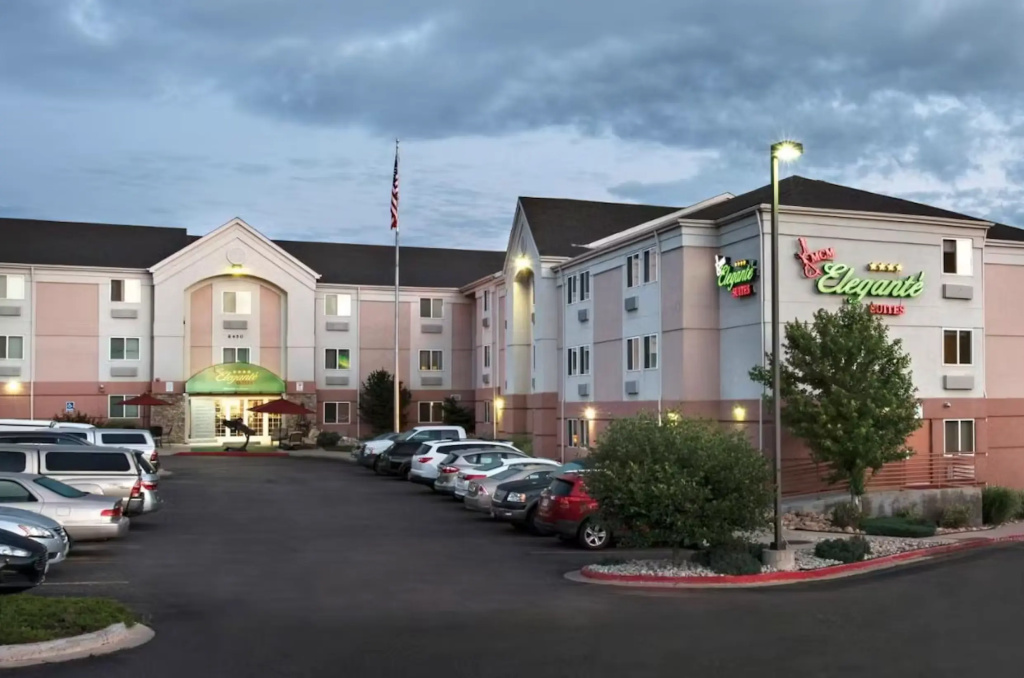 MCM Elegante Suites