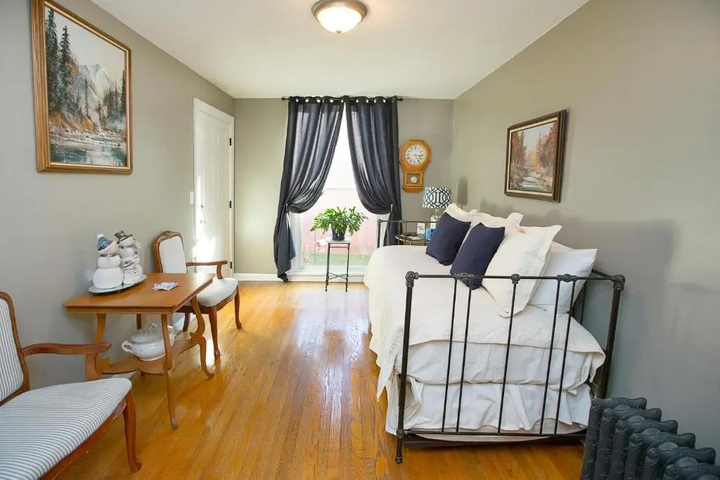 Deluxe Double Suite full double bed