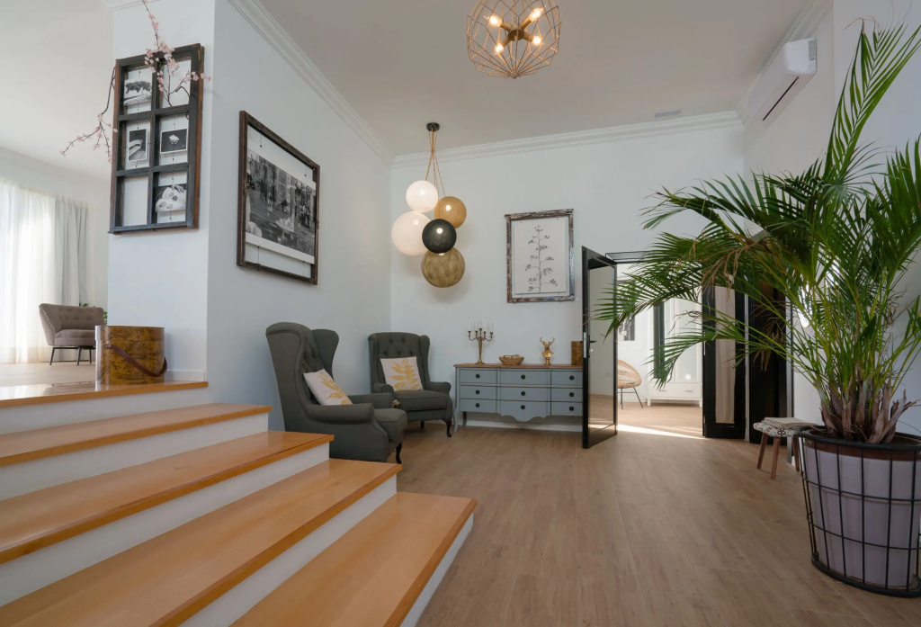 Lobby & Reception