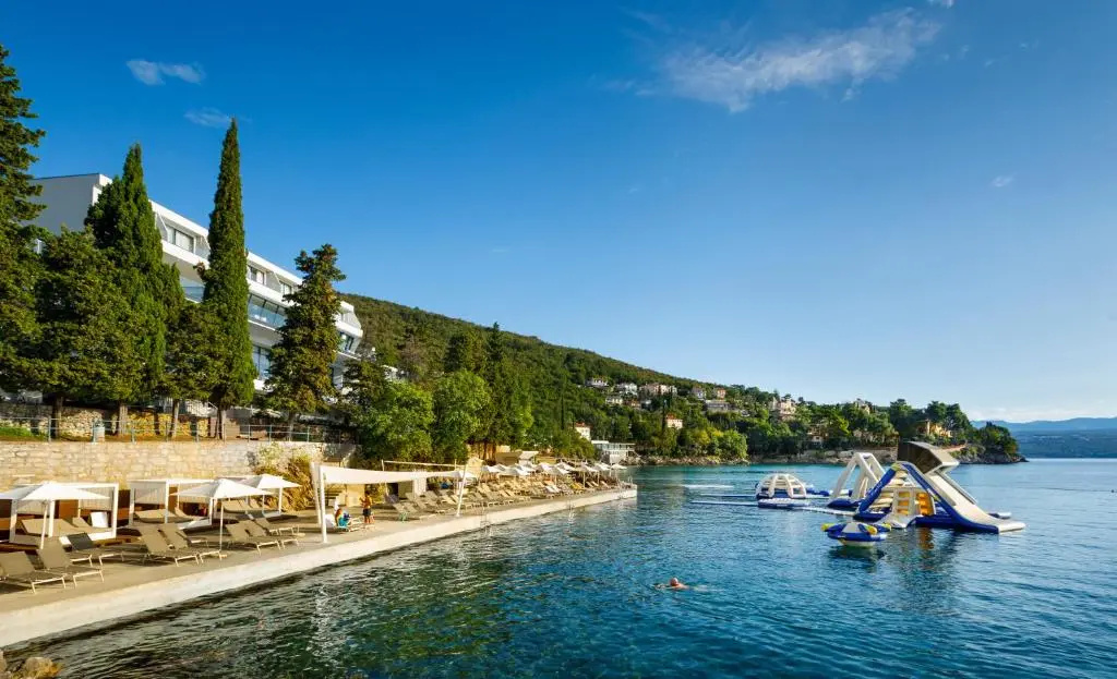 Beach & Waterfront