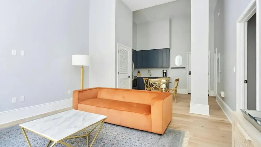 2 Units, Steps to the French Quarter & Bourbon St The Harlequin by Avantstay
