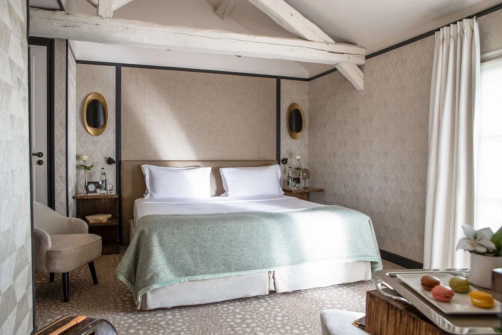 Prestige Club room
