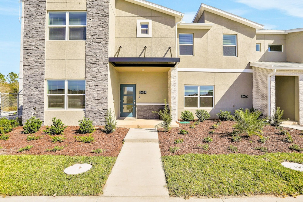 Updated Townhome With an Enclosed Pool, Five Bedrooms, W/D - Close to Everything