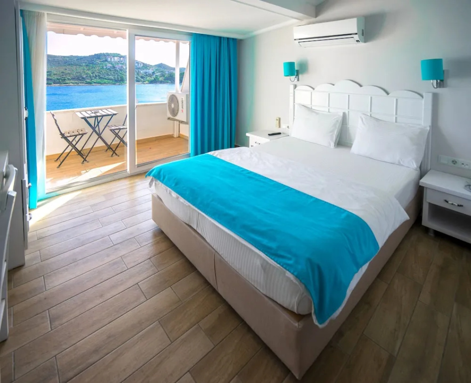 Standard Double room with balcony and with sea view (full double bed)