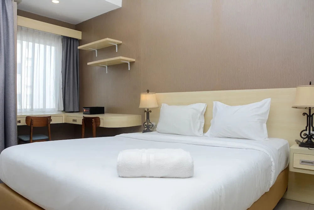 Comfort And Strategic Studio At The Nest Puri Apartment By Travelio