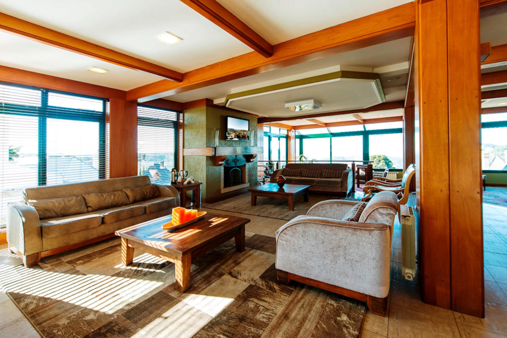 Lobby & Reception