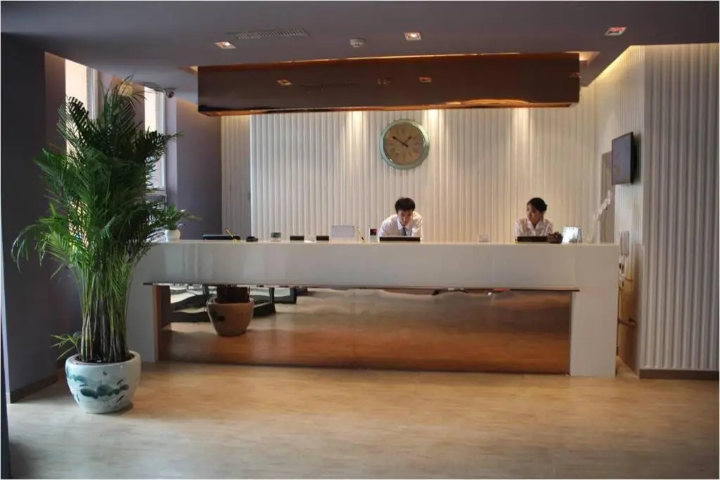 Lobby & Reception