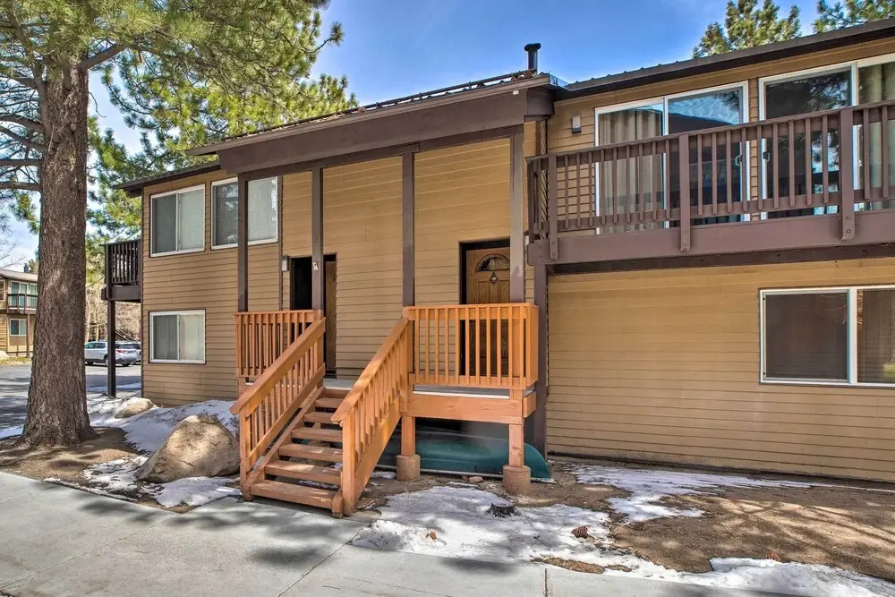 Mammoth Lakes Townhome < 2 Mi to Ski Area!