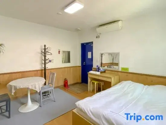 Deluxe Double room (full double bed)