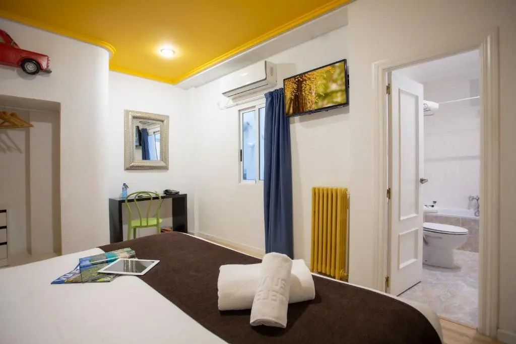 Interior Double room (full double bed)