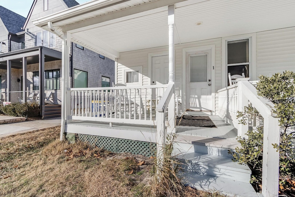 Olive Avenue 3 APT #1