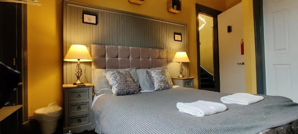 Deluxe Double room (full double bed)