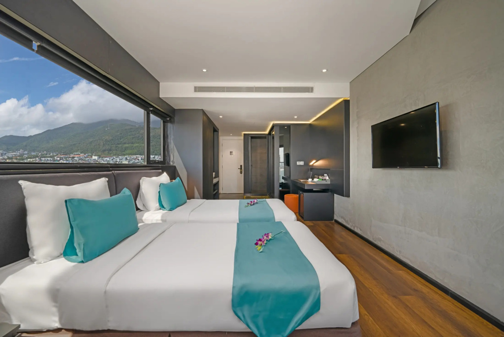 Deluxe Double room with city view twin beds