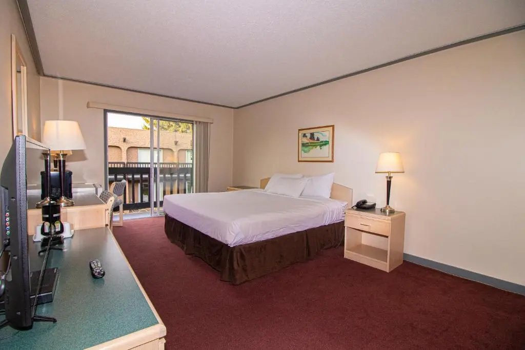 Divya Sutra Plaza and Conference Centre, Vernon, BC - Chambres
