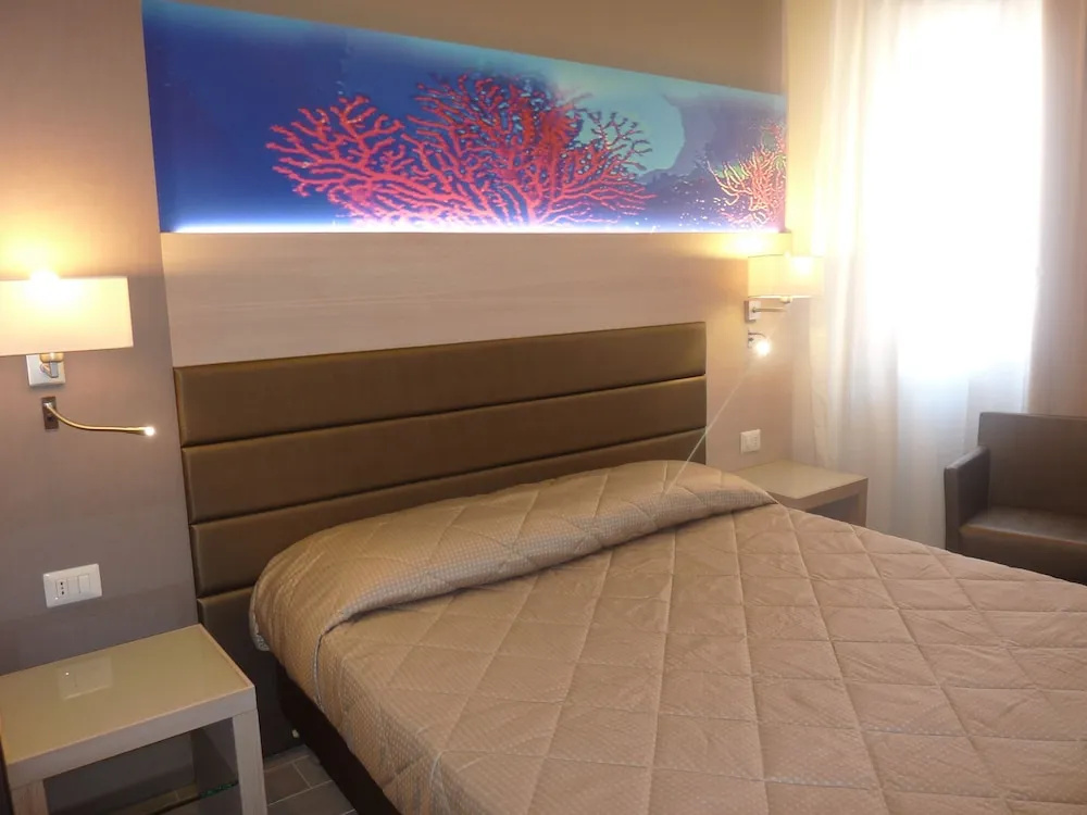Deluxe Double room with balcony and with sea view (full double bed)