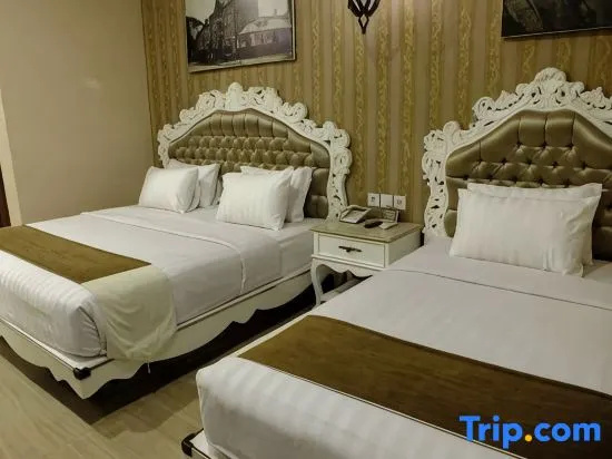 Junior Suite with street view