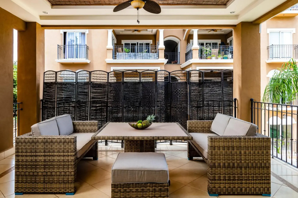 LUXURY 3BR appt, CENTER, 2 min to BEACH, hi-speed wifi