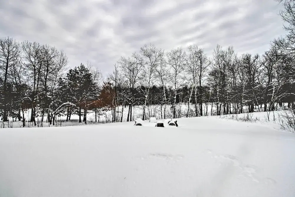 Cabin w/ Fireplace < 1 Mile to Lakes + Golf
