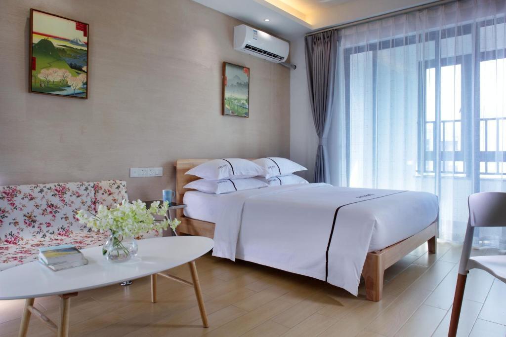 Двухместный номер Standard двуспальная кровать в Green Collection Care Hotel (24 Hours Free Transfer from Meilan Airport/Railway Station)