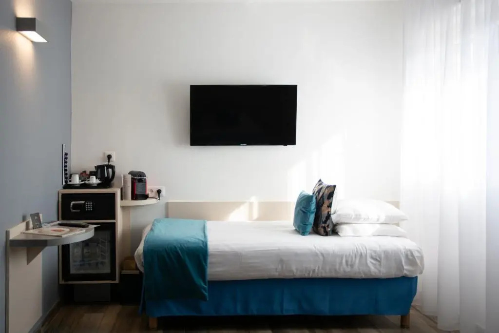 Colmar Hotel — 1