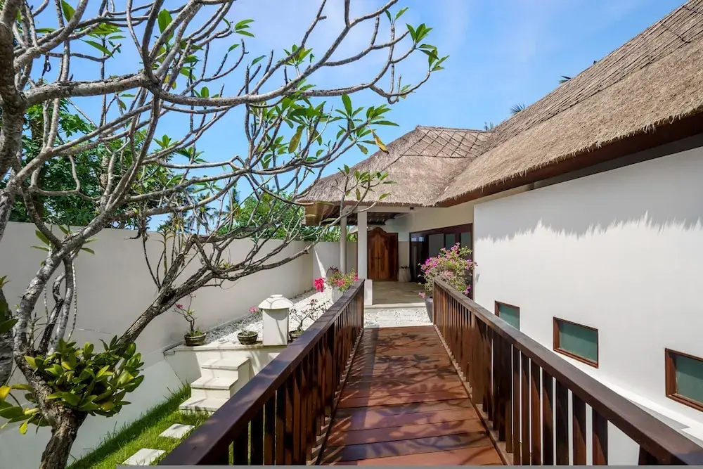 Villa Blanca by Alfred in Bali - Modern Luxury 5 Bdr Oceanfront Villa in Candidasa