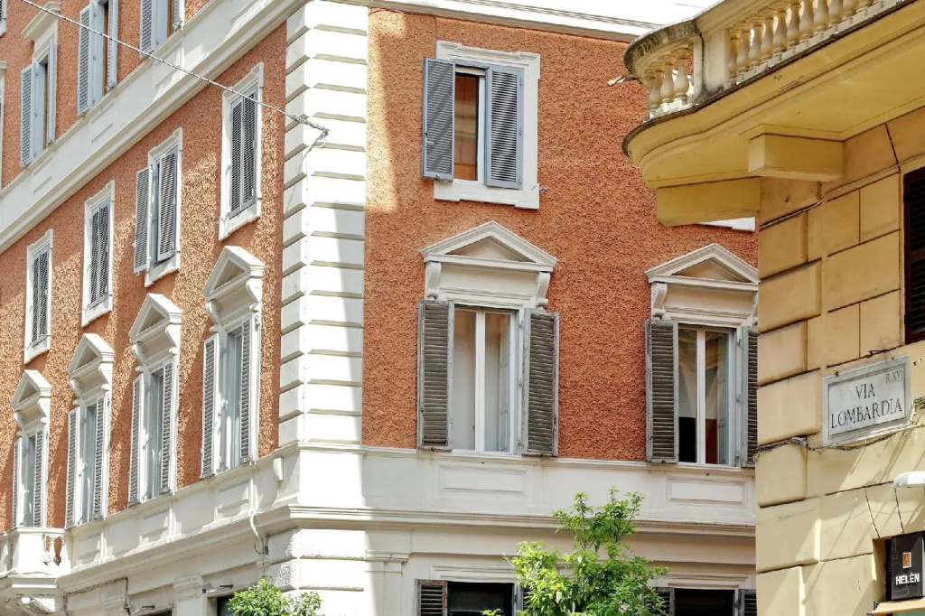 Trevi Diamond Luxury Suites & Jacuzzi