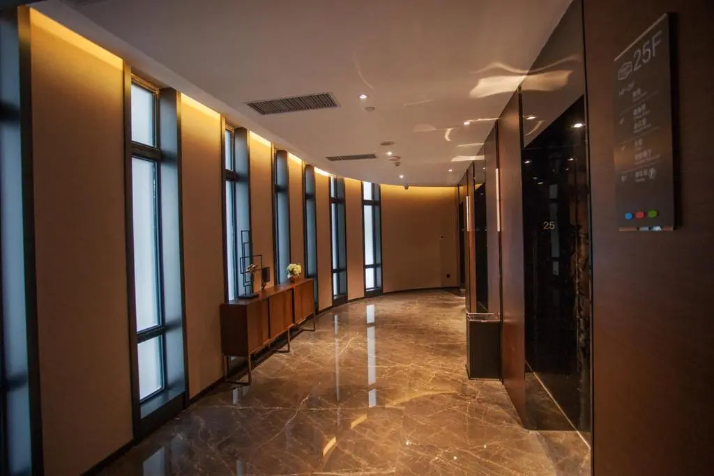 Lobby & Reception