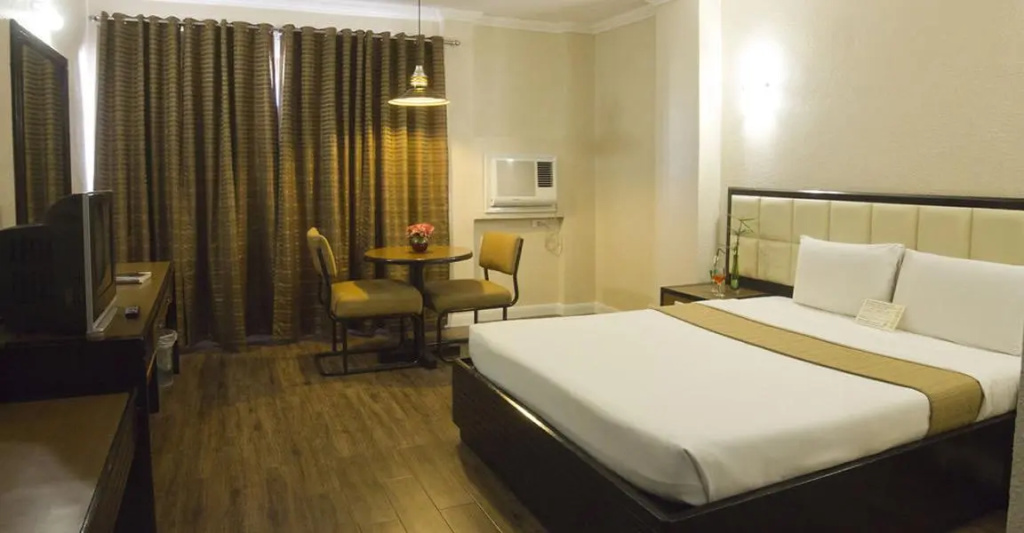 Deluxe Double room (full double bed)