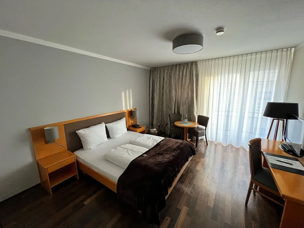 Standard Double room with balcony (full double bed)