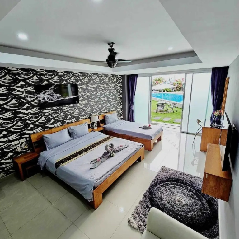 Premium Triple room with pool view
