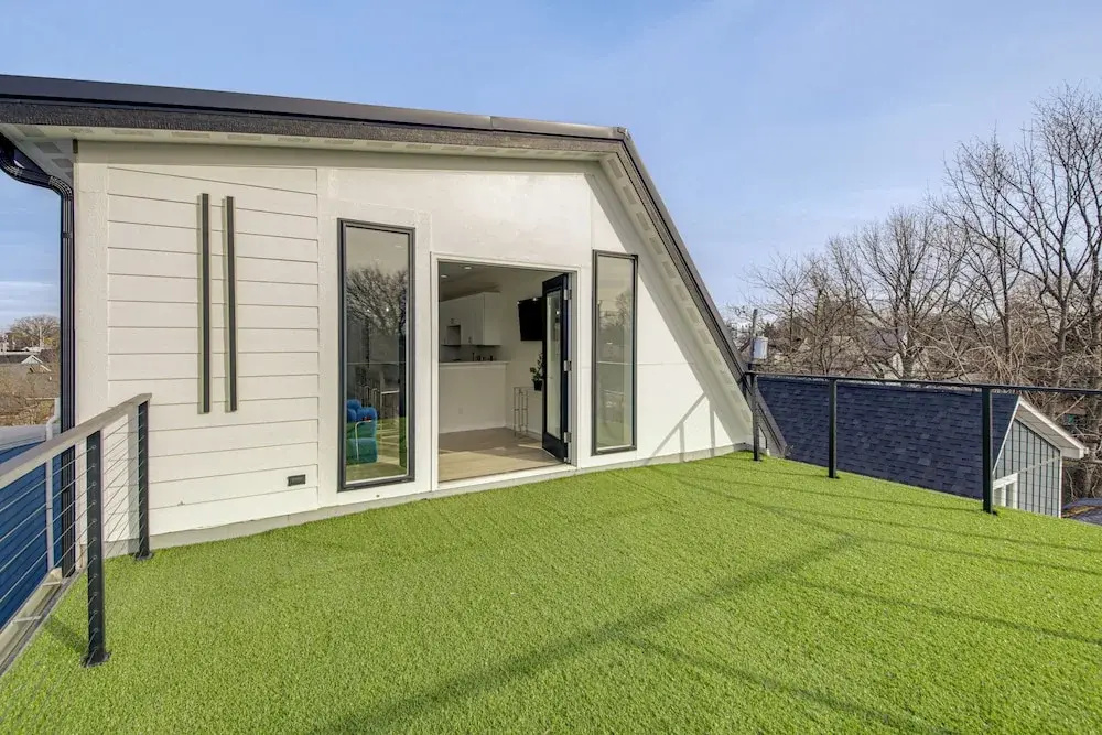 Home Theater + Rooftop Deck! Fountain Sq Stunner