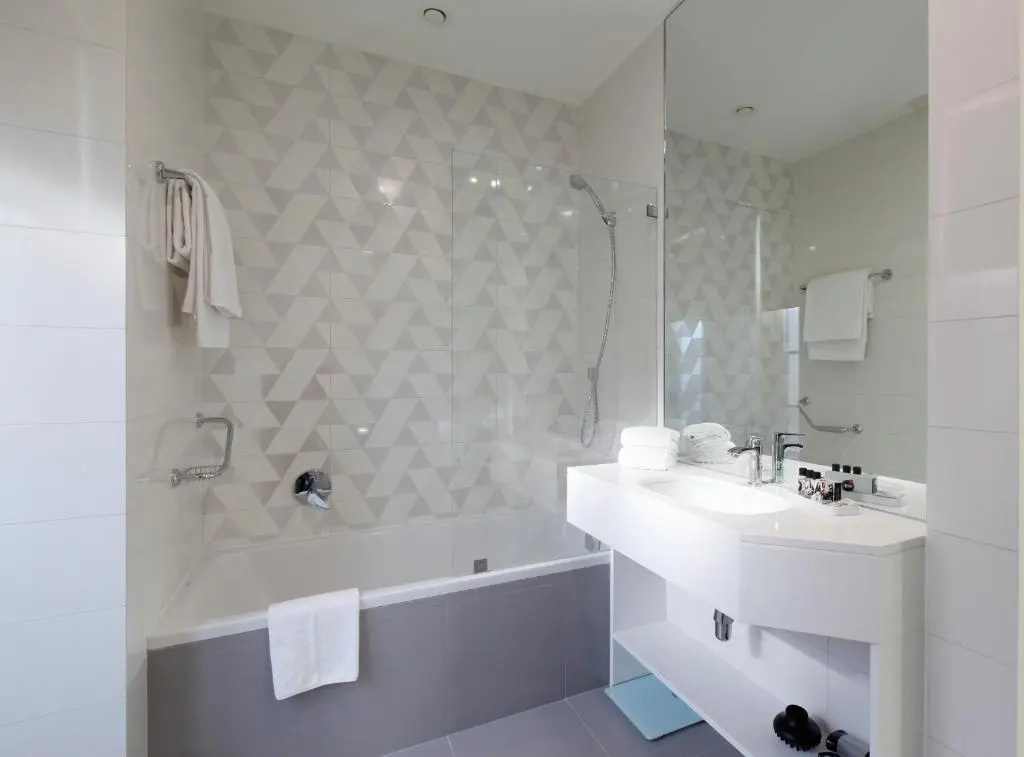 Superior Double room with street view (full double bed)