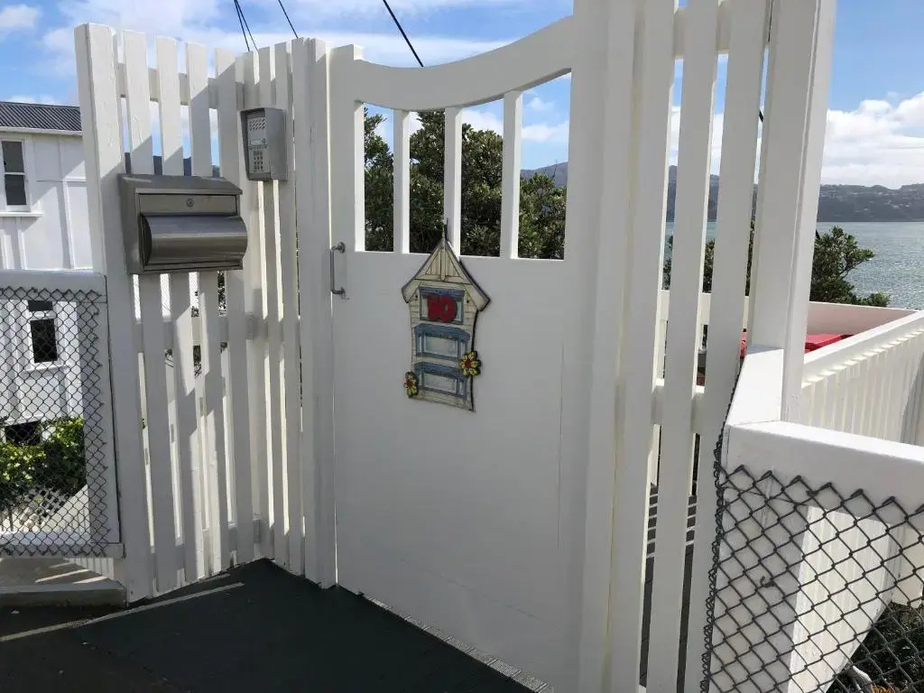 Private Luxurious Studio w Outdoor Living & Views!