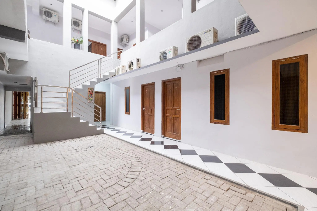 OYO 2669 Crown Residence