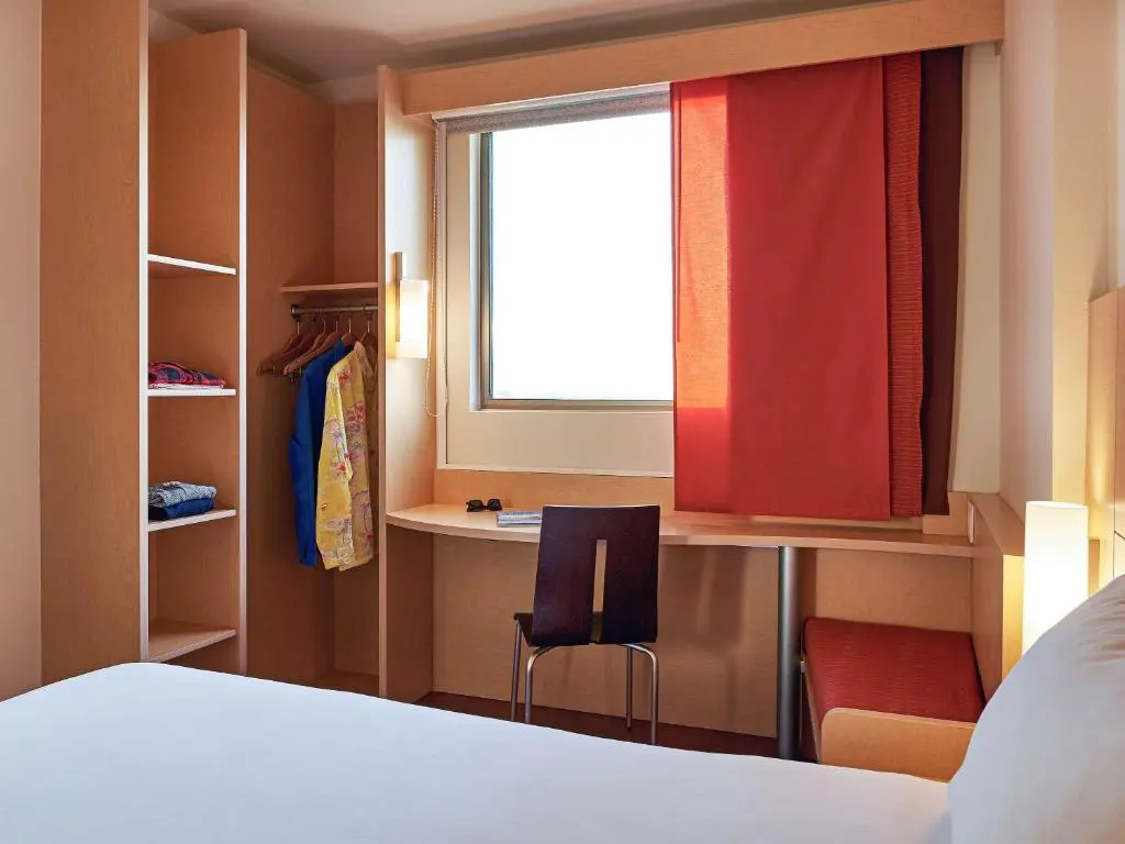 Double room (full double bed)