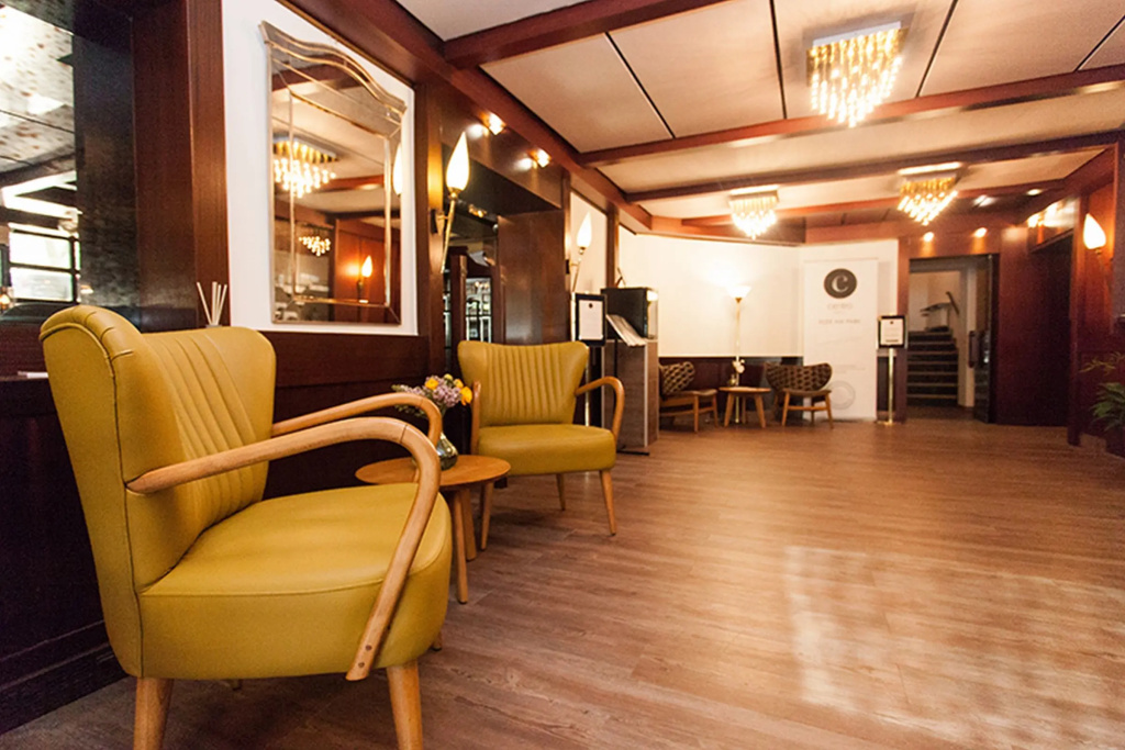 Lobby & Reception