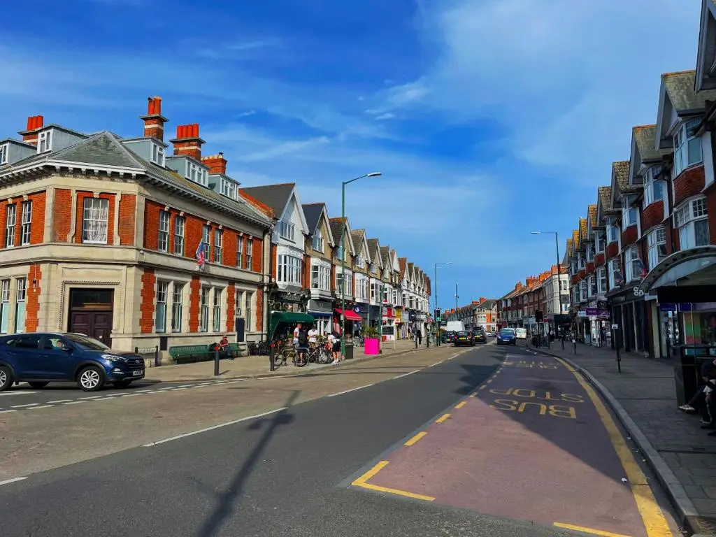 Private Two Bedroom Residence in Southbourne - Private Parking - Off the High Street - Minutes Away from the Beach