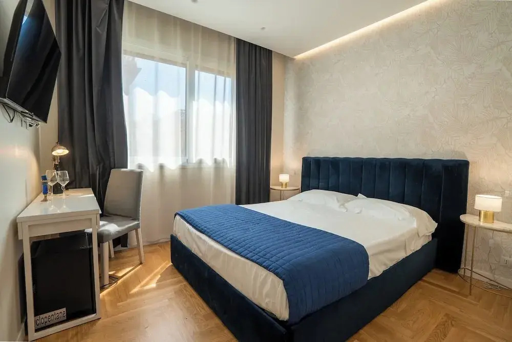 Standard Double room with city view (full double bed)